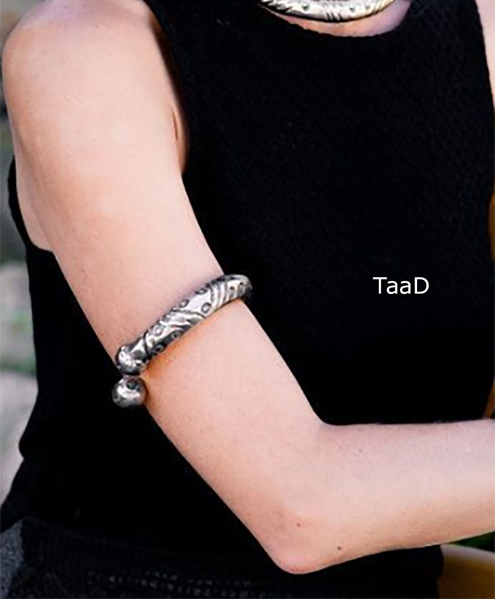 بازو بند, bazooband,bazuband,bazoo band, bazu band,ਬਾਜ਼ੂਬੰਦ, ٹاڈ,Taad, ਟਾਡ,,side suplex,wrestling move, Traditional Ornaments of Punjab,jewelery,jewellery,گہنا, بُھوکھن  النکار,ٹُوم، ٹومب, ٹونب چھلا,Jewellery,jewelry,زیور , 