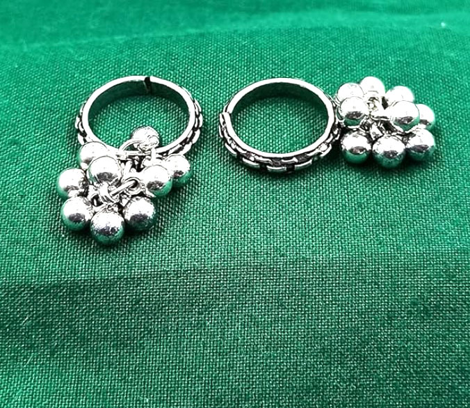 Traditional Ornaments of Punjab,  anwat. anwati. silVer ornament for big toe worn by women, انوٹ,  انوَٹ