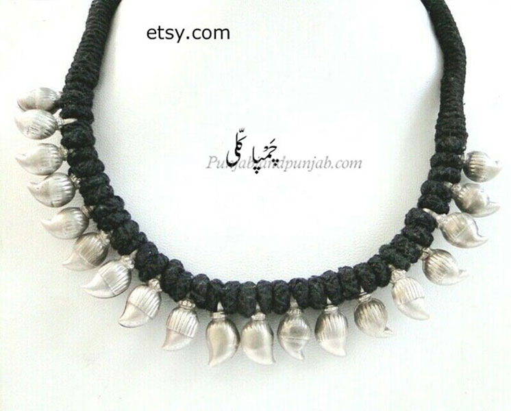 چمپا,گوٹے کناری , سکیا, گوٹا  کی   بیل,چمپا کلی,چنبا کلی,چنپا کلی,چمپکلی,چمبا کلی,   چامکلی, چونپکلی,  گلے کا ایک گہنا, زیور , چمپا کی کلیوں سے مشابہ , چاندار چمپا کلی , A type of 'Gota-Kinari', champaakali,  A necklace, champa, ਚੰਪਾ,  ਕਲੀ ਚੰਪਾ,چمپا,گوٹے کناری , گلے کا ایک گہنا, زیور , 