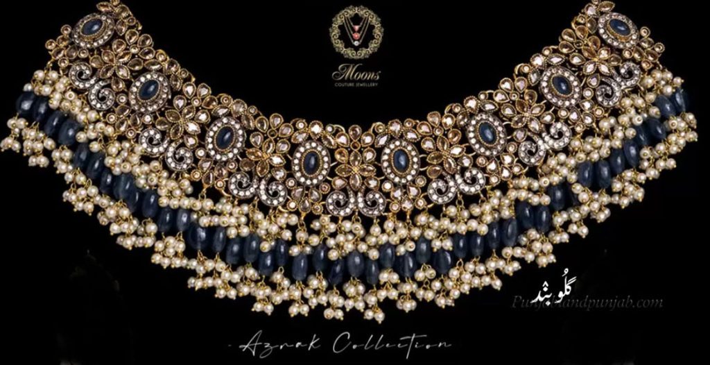  گلوبند ,guluband,,ਹਸੀਰੀ,ਗੁਲੂਬੰਦ, ہسیری،گلوبند
neck tie. cravat. jeweled collar. اونی ریشمی پٹکا مفلر۔ کپڑا جو بال ترشواتے کھانا کھاتے گلے میں باندھا جاتا ہے۔ گلے کا جڑاؤ یا سادہ زیور۔ پٹری ,دار ۔,Traditional Ornaments of Punjab,necklace,jewelery,jewellery,گہنا۔ بُھوکھن۔ النکار۔ٹُوم، ٹومب۔ ٹونب چھلا,زیور   , gulooband,